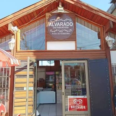 Fachada de Distribuidora Alvarado en Av. República 127-D